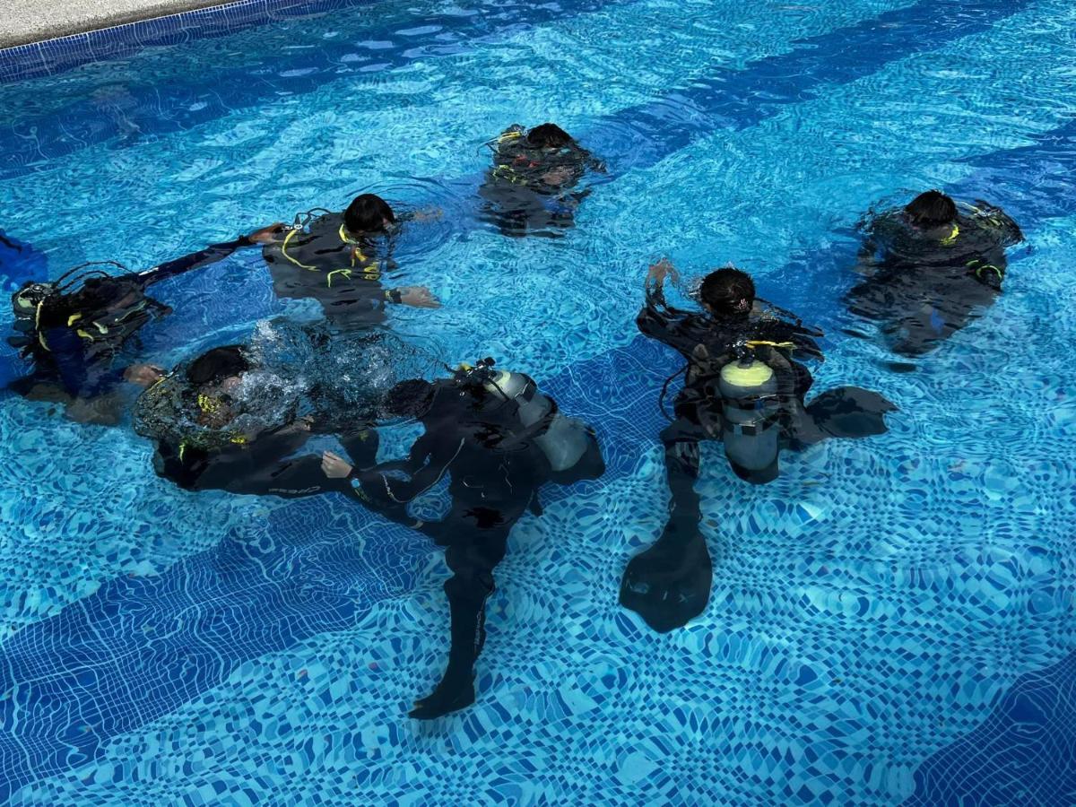 Infinity Diving Resort And Residences Dauin Eksteriør billede